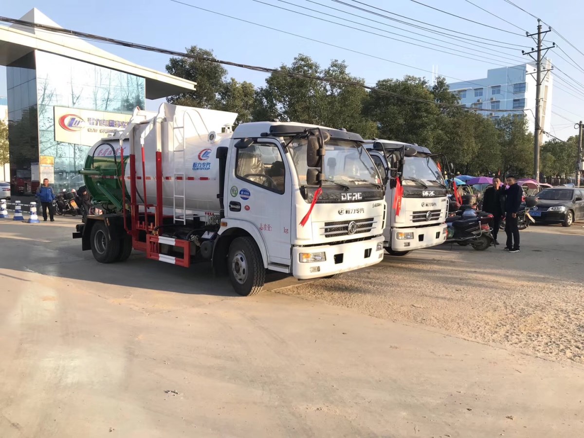 東風(fēng)大多利卡餐廚垃圾車(chē)（6方泔水垃圾車(chē)）